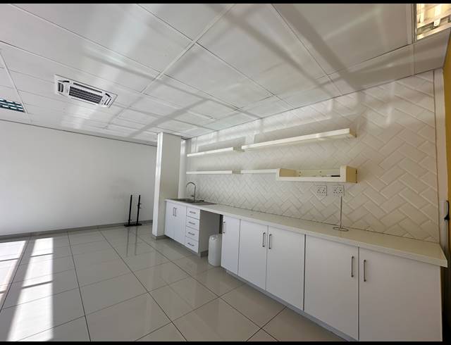 304M² OFFICE TO LET IN SANDTON CENTRAL